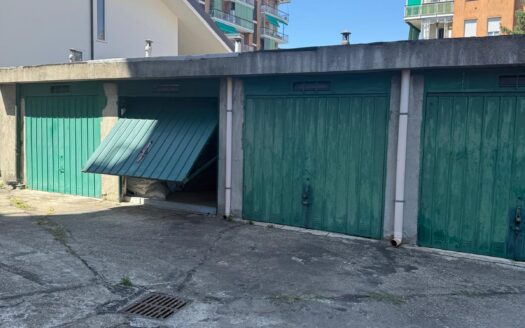 BOX AUTO AL PIANO TERRENO