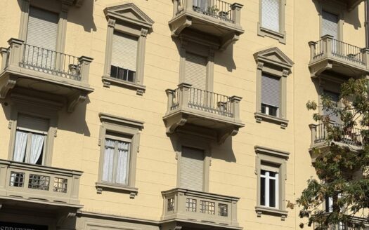 VIA GENOVA ALTEZZA OSPEDALE CTO, AMPIO TRILOCALE PIANO ALTO.