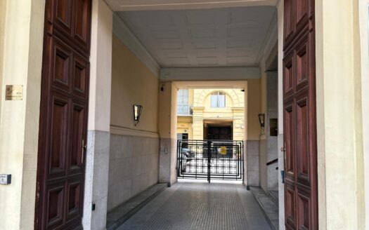 Piazza Carlo Felice, signorile mq 191 con ampio terrazzo .
