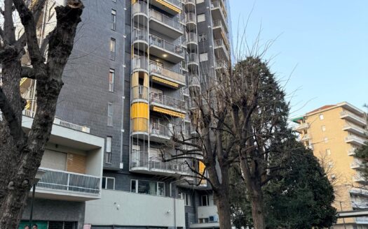 SIGNORILE, RISTRUTTURATO E ARREDATO, UNDICESIMO PIANO CON POSTO AUTO