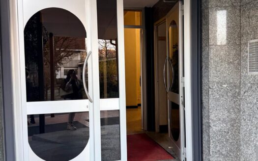 SIGNORILE, RISTRUTTURATO E ARREDATO, UNDICESIMO PIANO CON POSTO AUTO