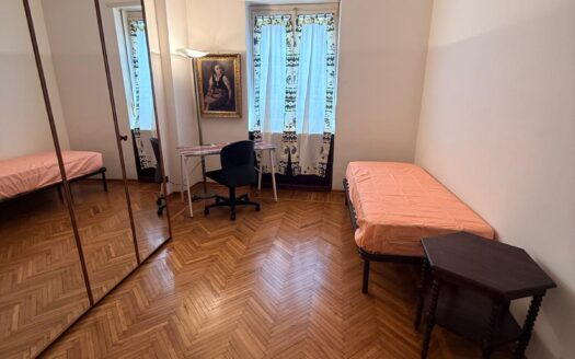 AMPIO TRILOCALE COMPLETAMENTE ARREDATO. ADATTO A STUDENTI
