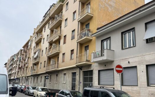 AMPIO TRILOCALE COMPLETAMENTE ARREDATO. ADATTO A STUDENTI